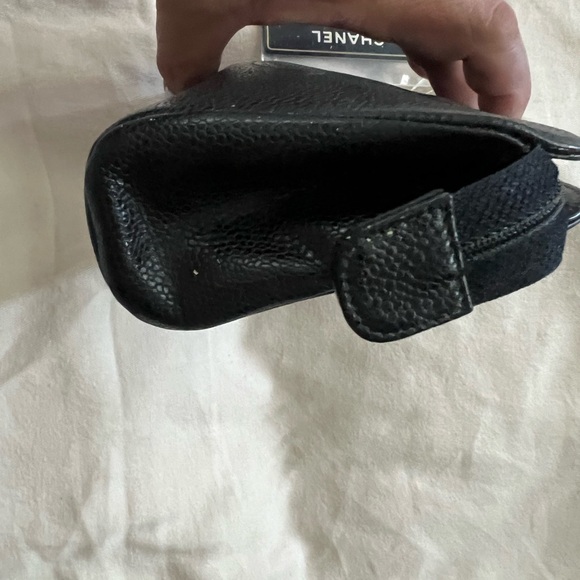 Authentic Chanel cosmetic bag - Picture 3 of 8